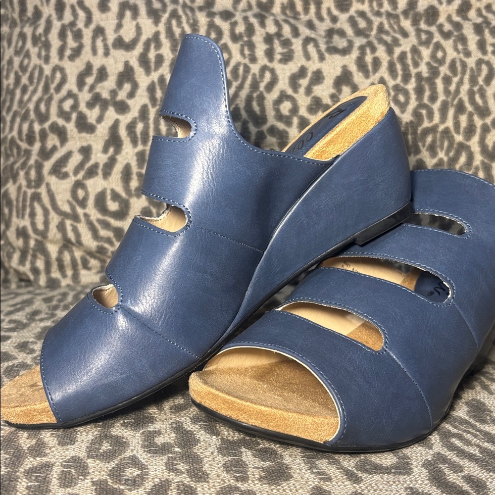 Bellini wedge heel sandal blue preppy leather strappy simple classic women’s 8.5